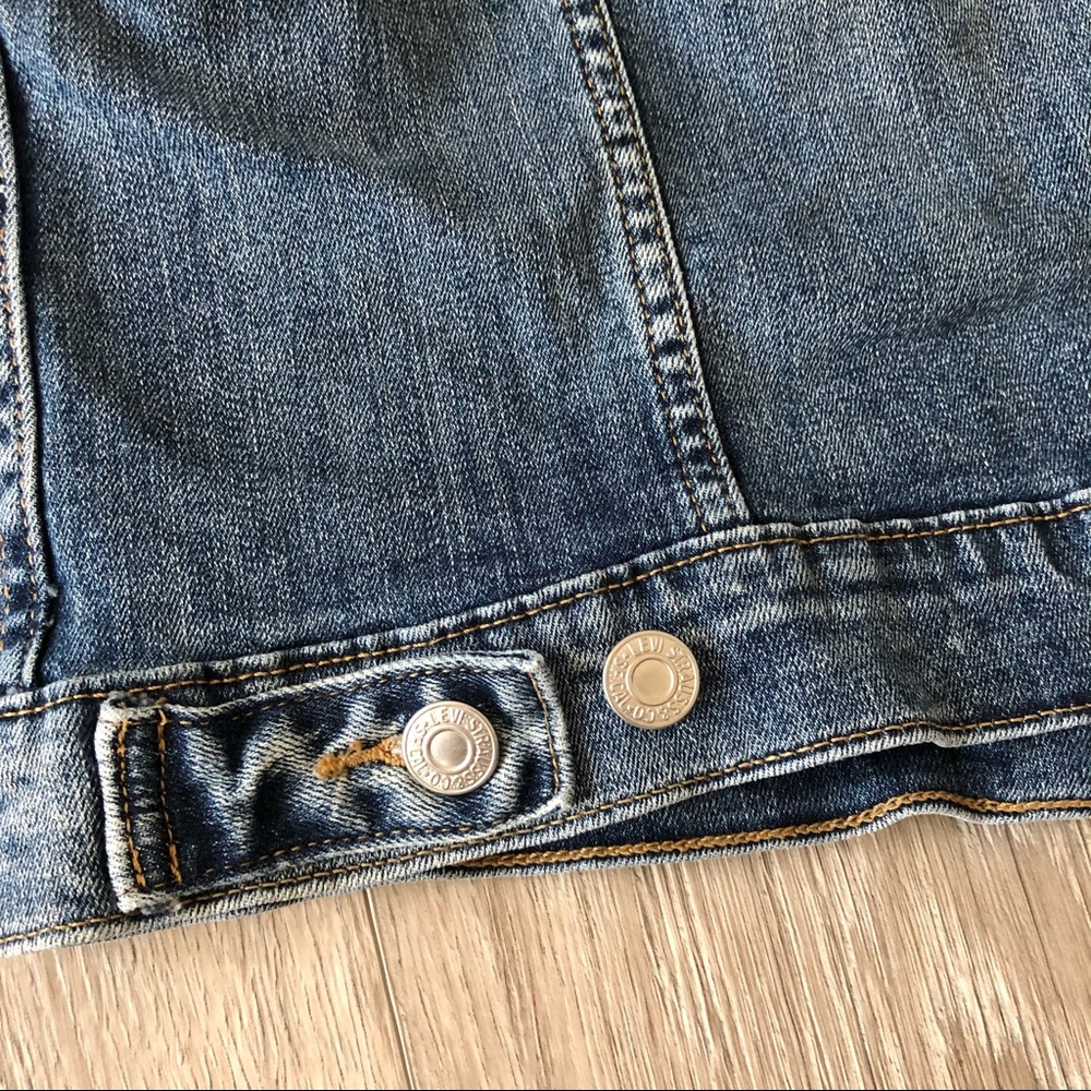 Levi’s Jean Jacket - Picture 8 of 11